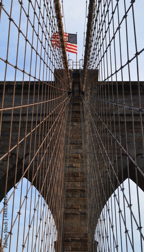 Obraz premium Brooklyn Bridge in New York, an unusual angle