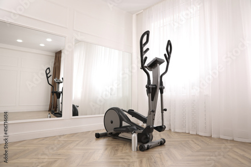 Cuadro en lienzo Elliptical machine cross trainer near mirror indoors