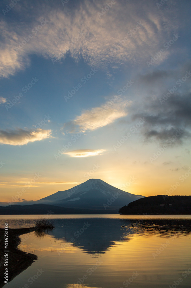 山中湖冬の夕焼け富士山