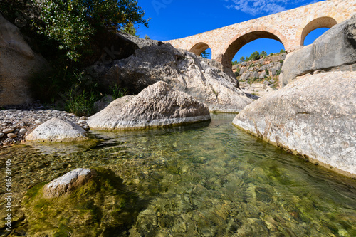 Foto Puente de Cananillas sobre el río Bergantes, cerca de la población de Aguaviva, en la provincia de Teruel