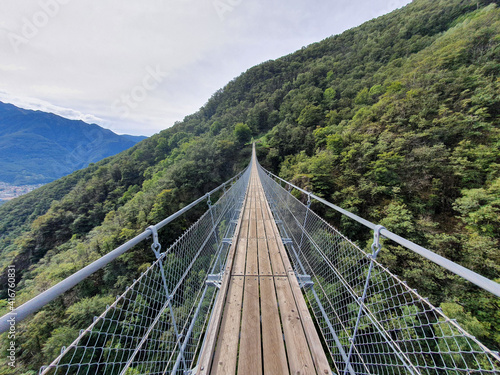 Fototapeta Naklejka Na Ścianę i Meble -  Ponte Tibetano Carasc in Tessin, Schweiz