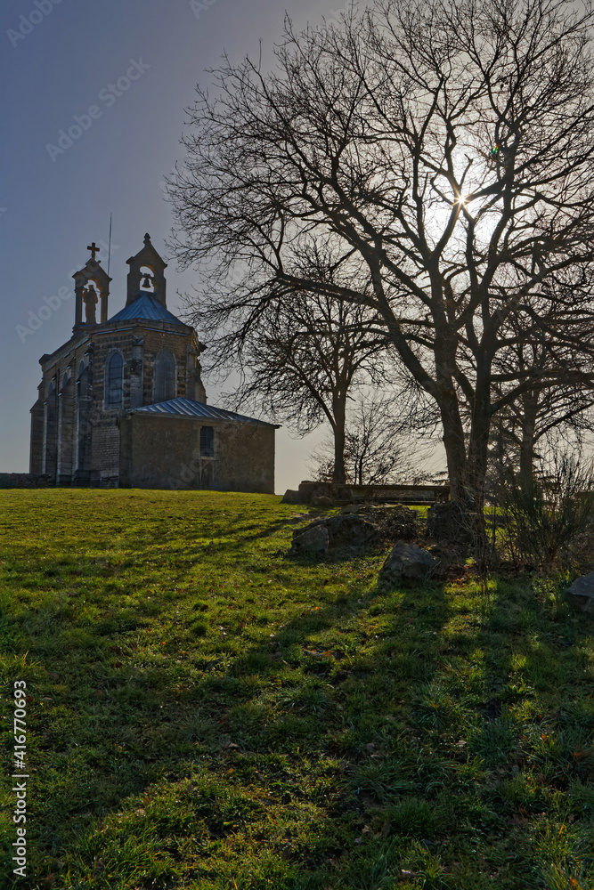 The Notre-Dame aux Raisins chapel keep a benevolent eye on harvests, in Mont-Brouilly