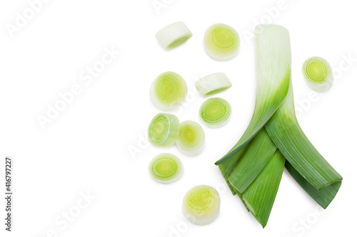 Foto leek with slices isolated on white background
