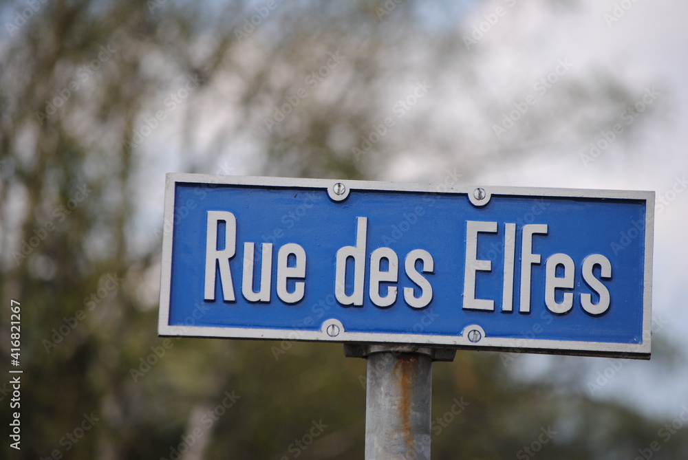 Panneau de la Rue des Elfes, pays imaginaire, nature, rue en Suisse, Delémont Panneau de la Rue des Elfes, pays imaginaire, nature, rue en Suisse, Delémont