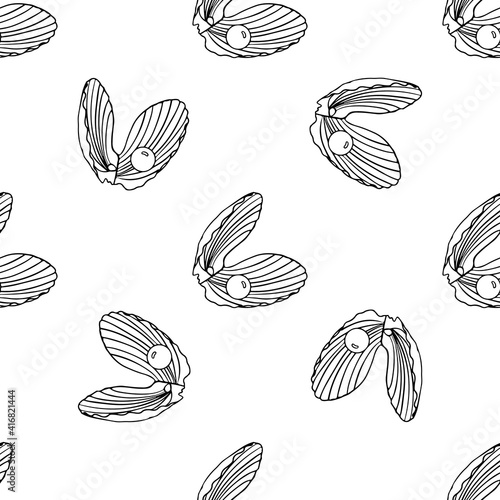 beautiful seamless pattern of seashells with pearls. hand drawn illustration