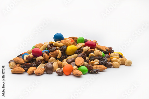 Fotografía pile of trail mix on a white background