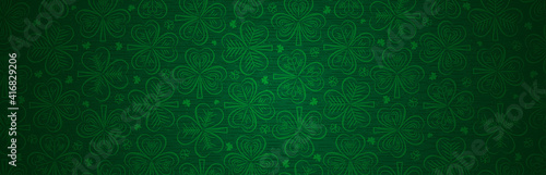Photo Green Patricks Day greeting banner with green clovers
