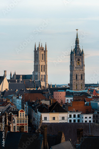 Skyline de la ciudad de Gante y su catedral (Bélgica)