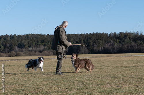 Auch in Corana Zeiten erlaubt - Mensch und Hund in der Natur photo