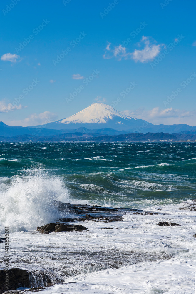 【神奈川県】江の島から望む相模湾と富士山（冬）