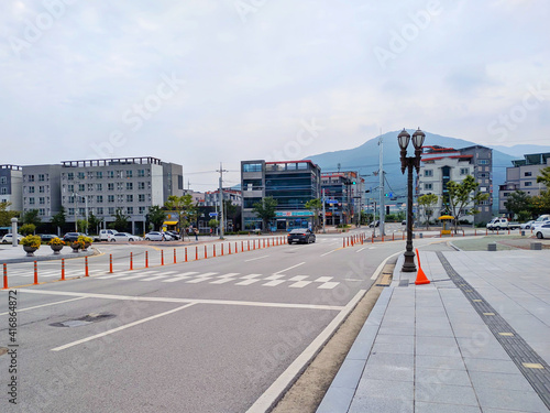 Wallpaper Mural traffic in the city Torontodigital.ca