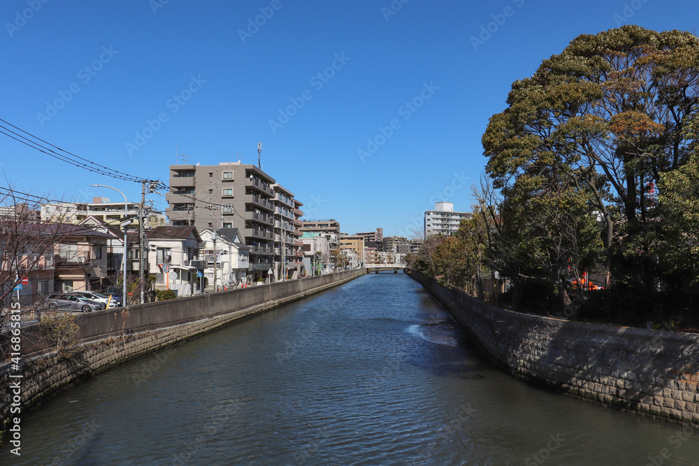 藤江橋から見た新田間川（神奈川県横浜市西区）