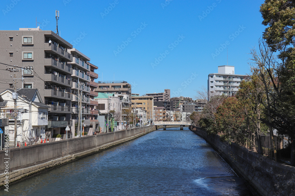 藤江橋から見た新田間川（神奈川県横浜市西区）