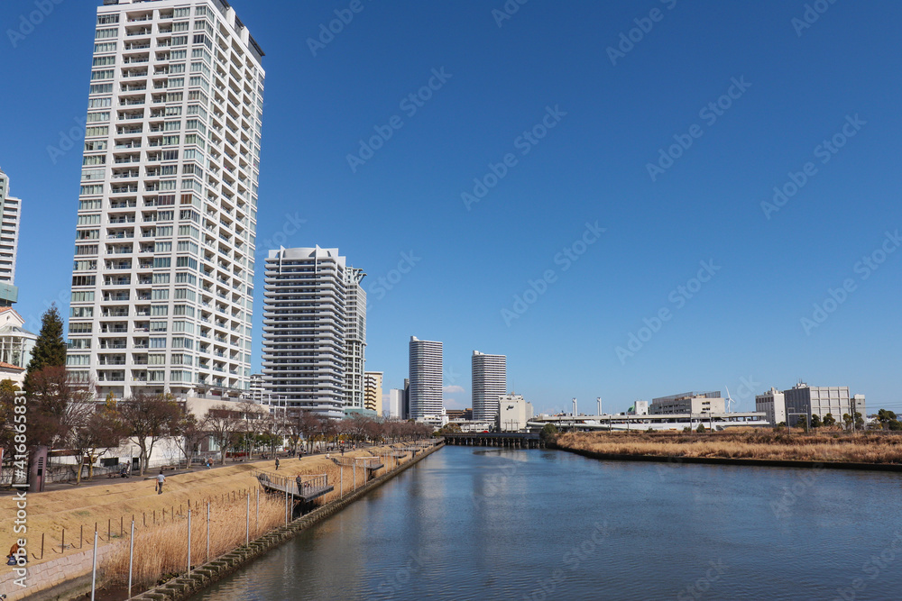 みなとみらい大橋から見た街並み（神奈川県横浜市西区）