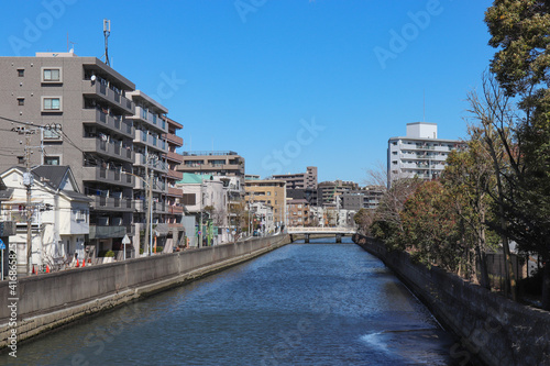 藤江橋から見た新田間川（神奈川県横浜市西区） © sirius