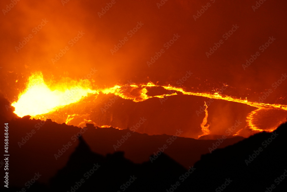 エチオピアのダナキル砂漠にあるエルタアレ火山
