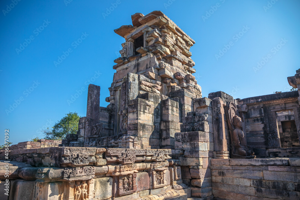 Naklejka premium Sanchi Stupa is a Buddhist complex, famous for its Great Stupa, on a hilltop at Sanchi Town in Raisen District of the State of Madhya Pradesh, India. it is UNESCO World Heritage Site. 