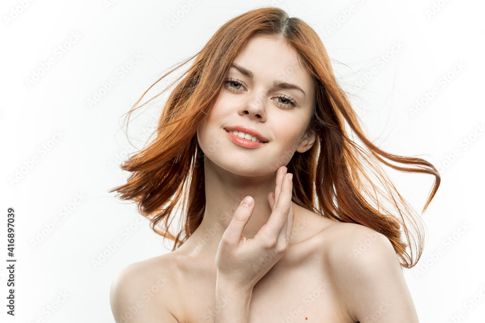 Obraz premium attractive woman with bare shoulders glamor sexy look