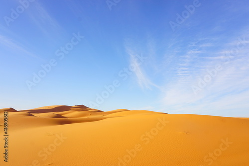 モロッコの美しいサハラ砂漠 © RIE
