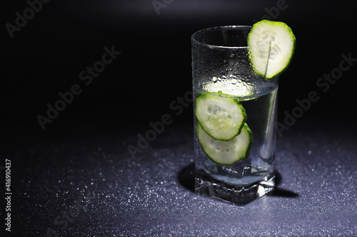 Cucumber water. Drinking water with fresh cucumber. Mineral water. Healthy, mineral-rich, refreshing water with cucumber.