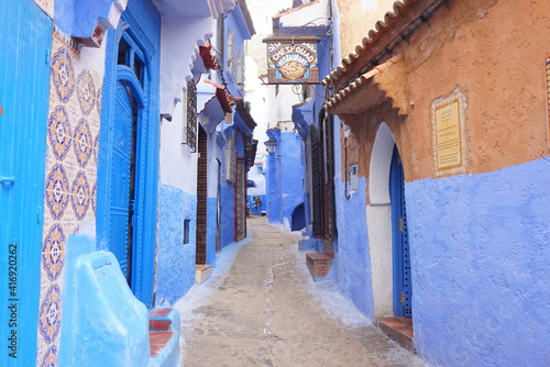 モロッコのシャウエンにあるメディナ青の街 © RIE