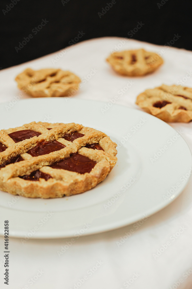 Pastafrola con guayaba fresca dulce super dulce sobre fondo blanco. Pastafrola con guayaba fresca dulce super dulce sobre fondo blanco.