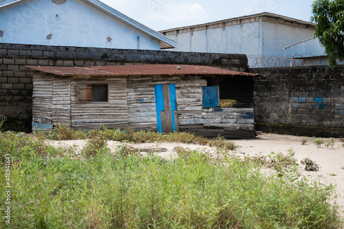 Maison en bois à Ngoyo-La-Plaine.