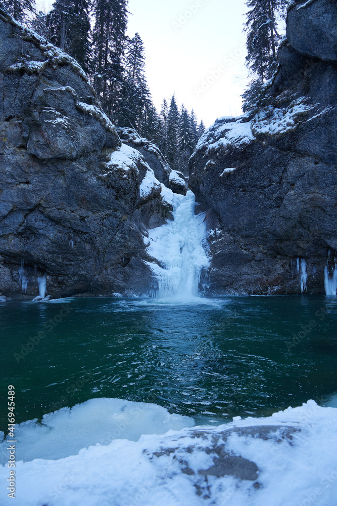 Naklejka premium Waterfall in winter scenery amazing