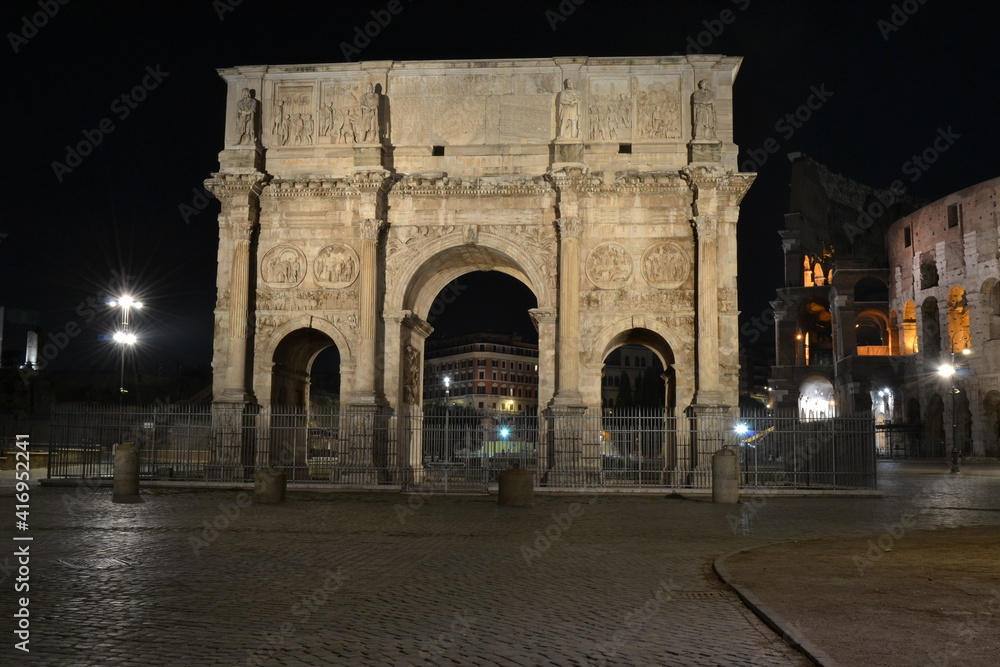 Naklejka premium arch of Constantine at night