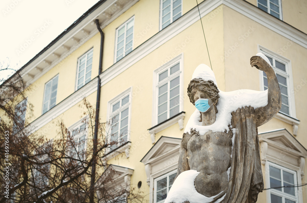 A monument on the main street of the old town 