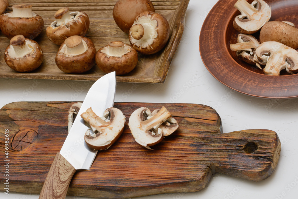 Brown royal champignons. Slicing mushrooms for cooking Brown royal champignons. Slicing mushrooms for cooking