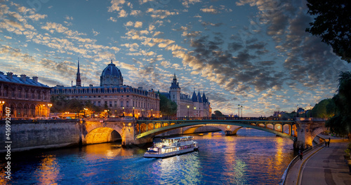 paris river night