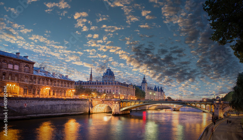 paris river night