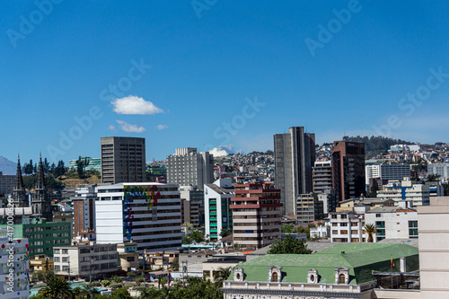 Quito con Cotopaxi al fondo © Daniel