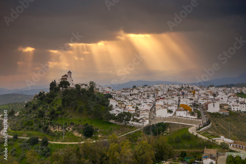 vista del municipio de Alozaina en la comarca del parque nacional sierra de las Nieves, Andalucía