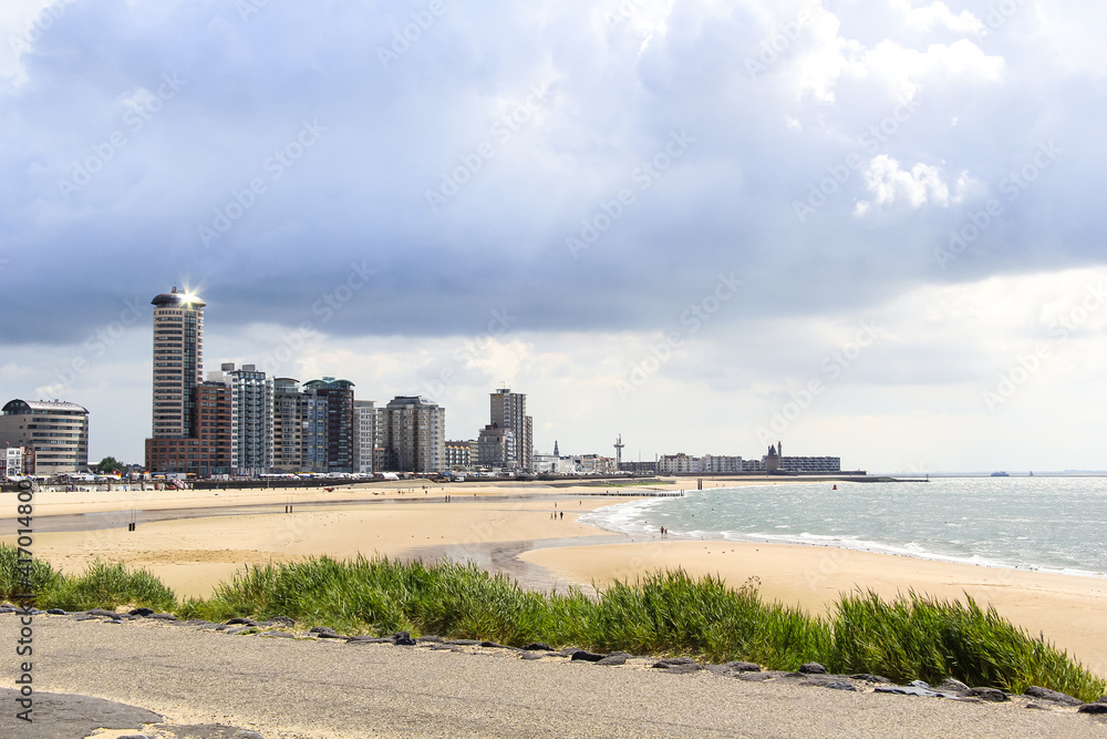 Strand und Skyline von Vlissingen, Zeeland, Holland Strand und Skyline von Vlissingen, Zeeland, Holland