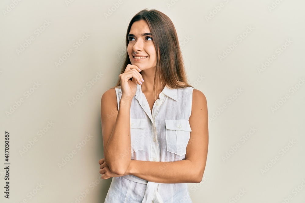 Young hispanic woman wearing casual clothes smiling looking confident at the camera with crossed arms and hand on chin. thinking positive. Young hispanic woman wearing casual clothes smiling looking confident at the camera with crossed arms and hand on chin. thinking positive.