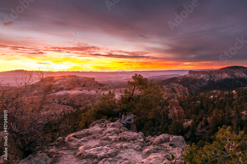 dramatic sunrise in Bryce Canyon National Park in Utah © Nathaniel Gonzales