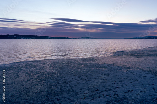 Lake Mj  sa in morning at winter.