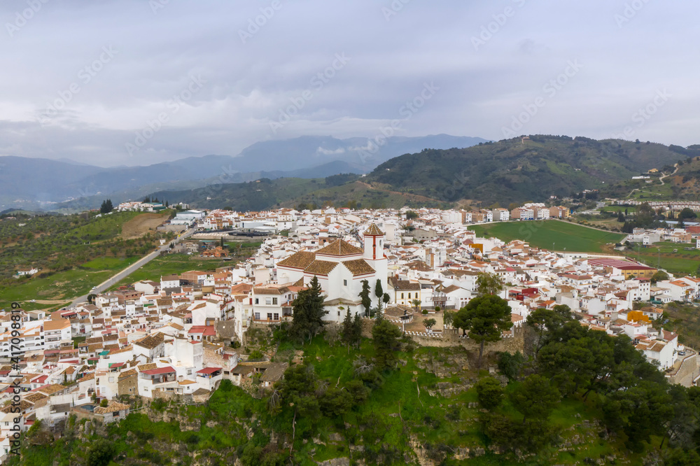 vista del municipio de Alozaina en la comarca del parque nacional sierra de las Nieves, Andalucía