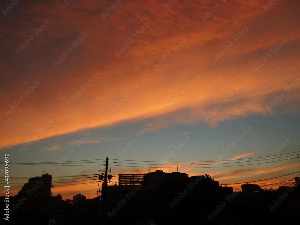 夕焼け 建物のシルエット 雲の塊 夕焼け 建物のシルエット 雲の塊