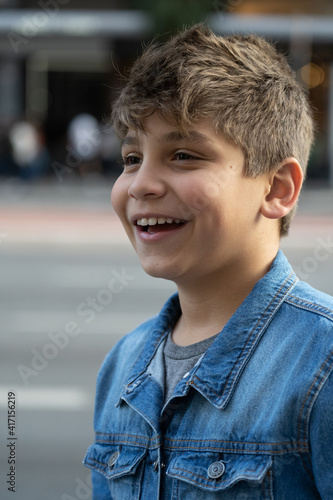 Sorriso lindo de menino. Criança feliz e sorridente.  © Luciano Ribeiro