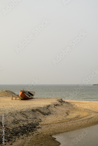 Old wooden boat on the beach in Fujairah  © Hamdi Bendali