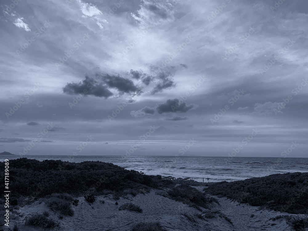 Obraz premium Sunset with beautiful cloudy skies among the sand dunes, Sardinia, Italy.