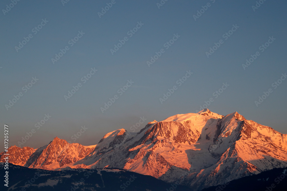 Massif du Mont-Blanc. Le Mont-Blanc plus haut sommet d'Europe 4810. France.  07.06.2018