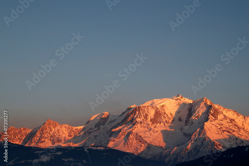 Massif du Mont-Blanc. Le Mont-Blanc plus haut sommet d'Europe 4810. France.  07.06.2018 © Godong Photo