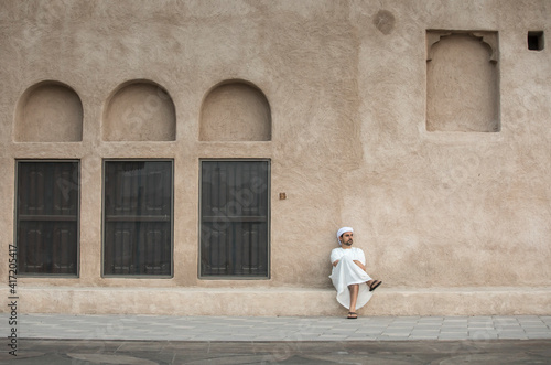 arab man in traditional clothing in old Dubai
