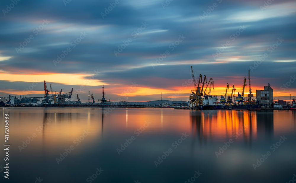 Fototapeta premium sunset at the harbor