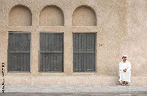 arab man in traditional clothing in old Dubai