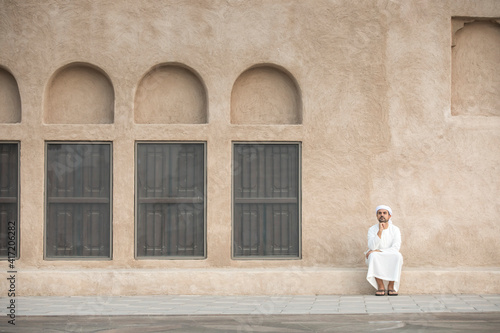 arab man in traditional clothing in old Dubai